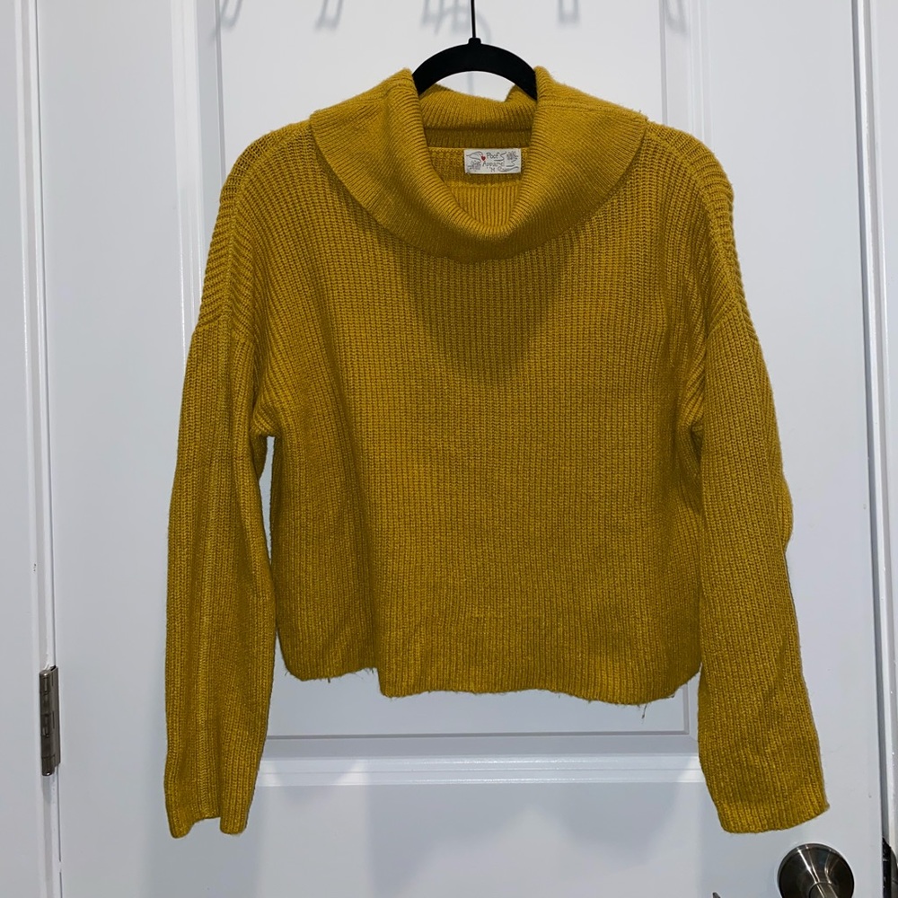Mustard turtle neck 🐢